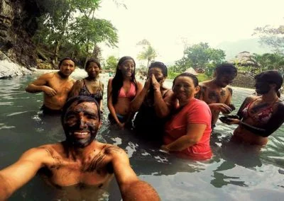 Manantial de aguas sulfurosas en Tingo María