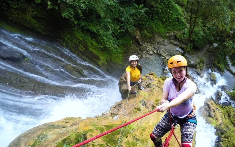 Escalada en las Cataratas de Honolulu en Año Nuevo en Tingo María