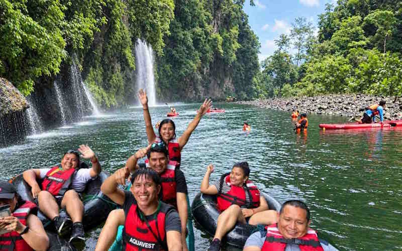 Aventura Tubing y Paddle en el Rio Derrepente Tingo María Tour de Aventura Tubing y Paddle en el Rio Derrepente Tingo María