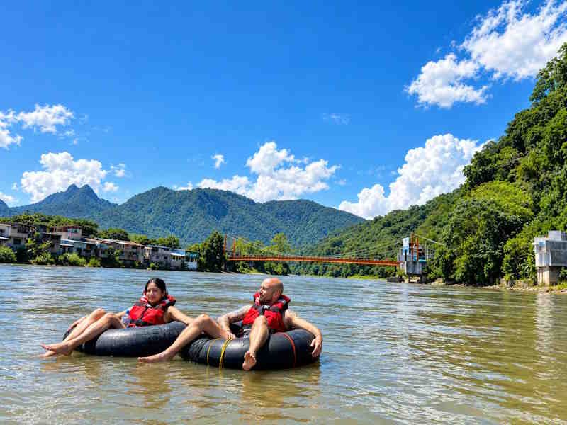 Tubing en el Rio Huallaga